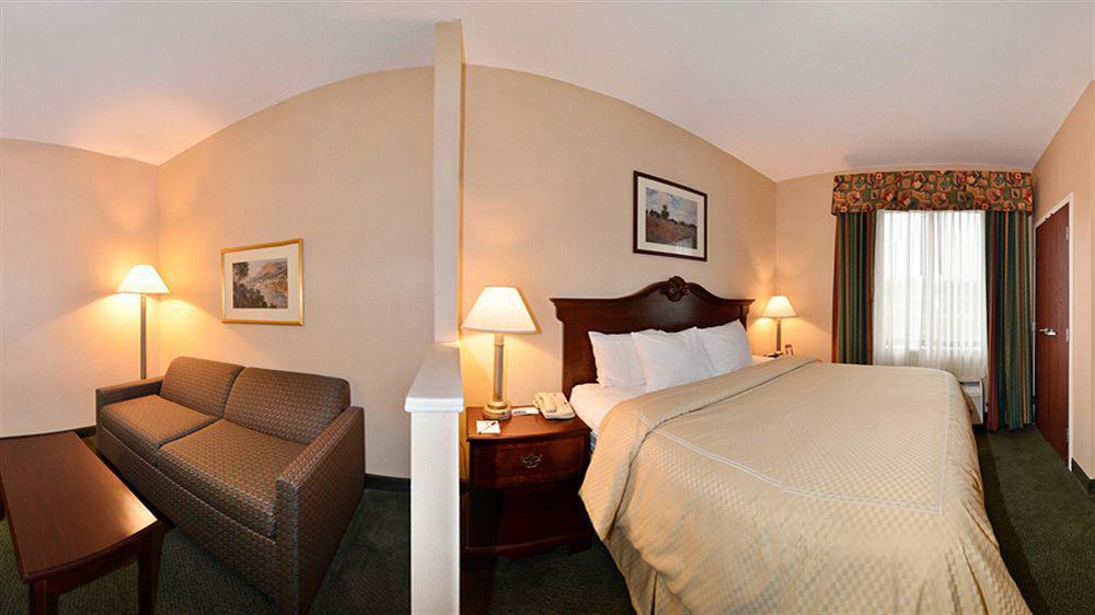 Comfort Suites Twinsburg Exterior photo