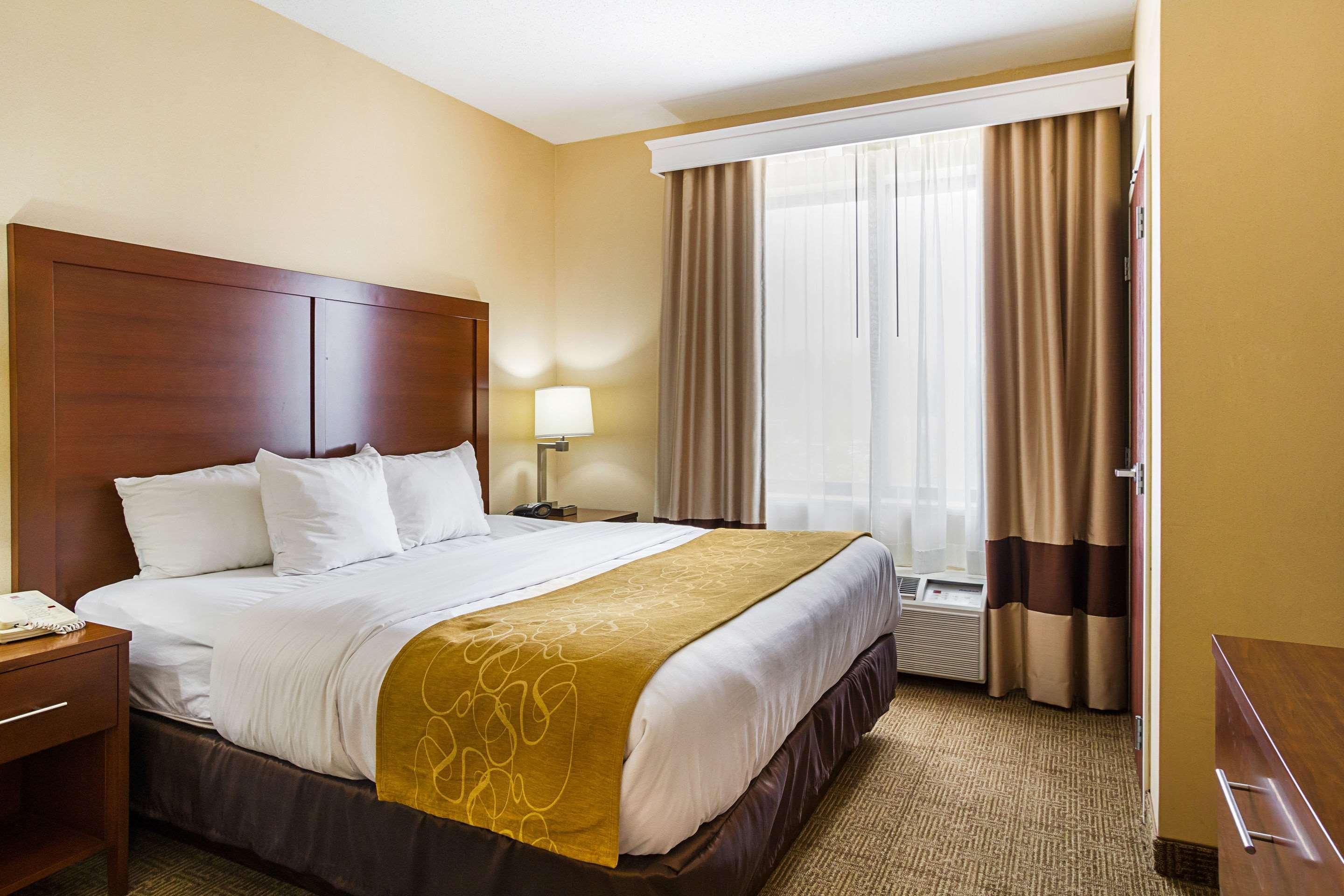 Comfort Suites Twinsburg Exterior photo